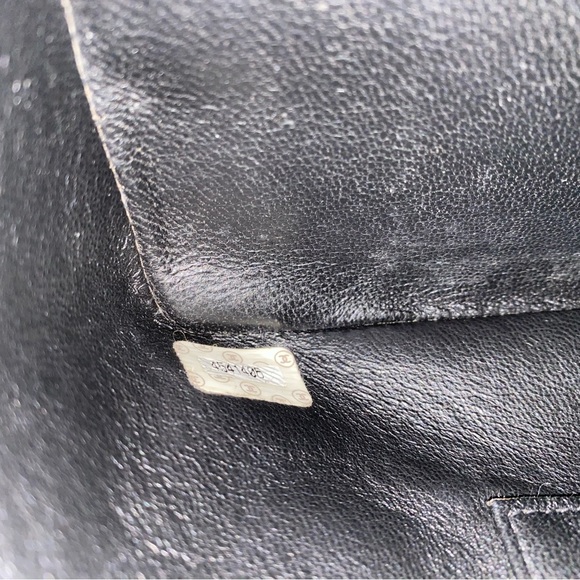 Vintage Chanel Medallion Patent 
Gold Hardware - Picture 4 of 7